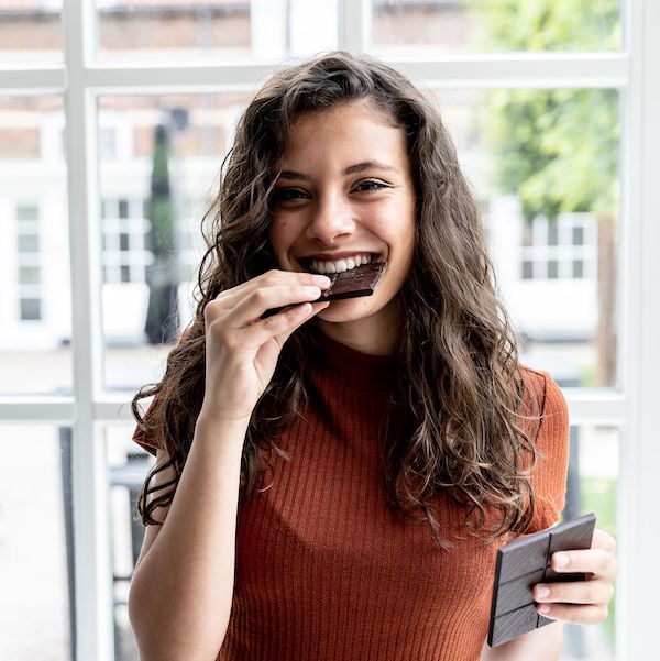 Zwarte pure chocola goed voor haar